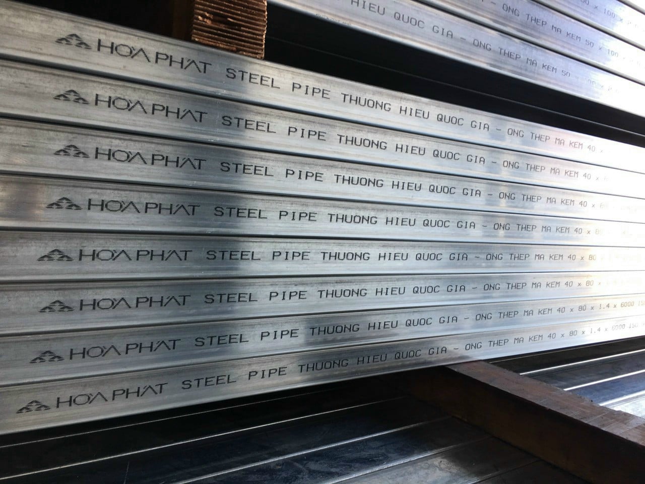 Thép hộp mạ kẽm 25x25x1.4 Hòa Phát